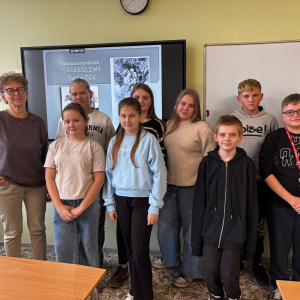 Klasa VI podczas spotkania poetyckiego z Panią Janiną Lenart